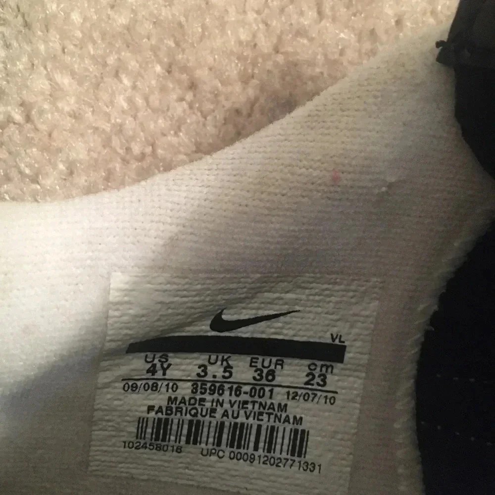 Nike kids cleats size 4 back and white sports cleats